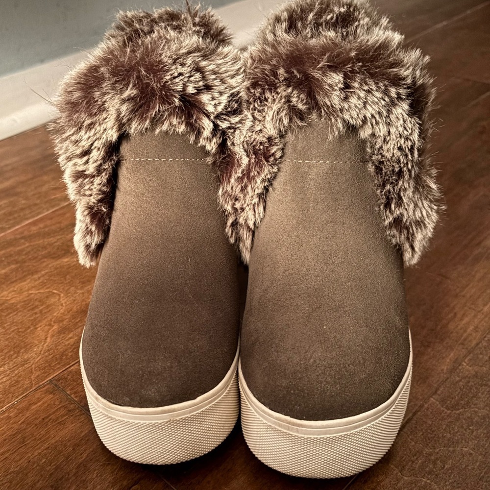 J Slides Faux Fur Trim Slip-On Women's Boot Sneakers